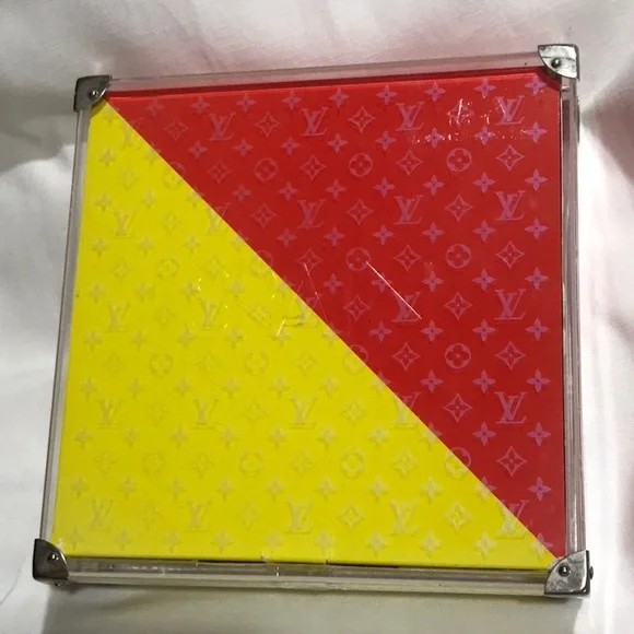LOUIS VUITTON ルイ・ヴィトン VISIONAIRE Louis Vuitton x Visionaire Limited Edition Monogram 18